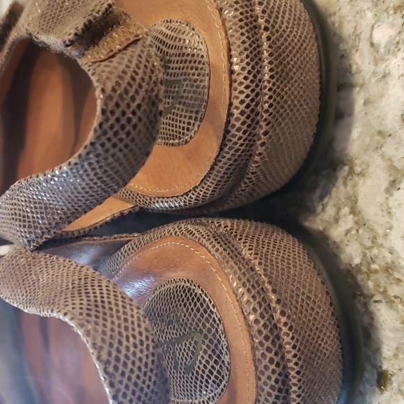 Clarks Artisan Brown bronze Shimmer velcro closure leather sandals - Picture 9 of 9